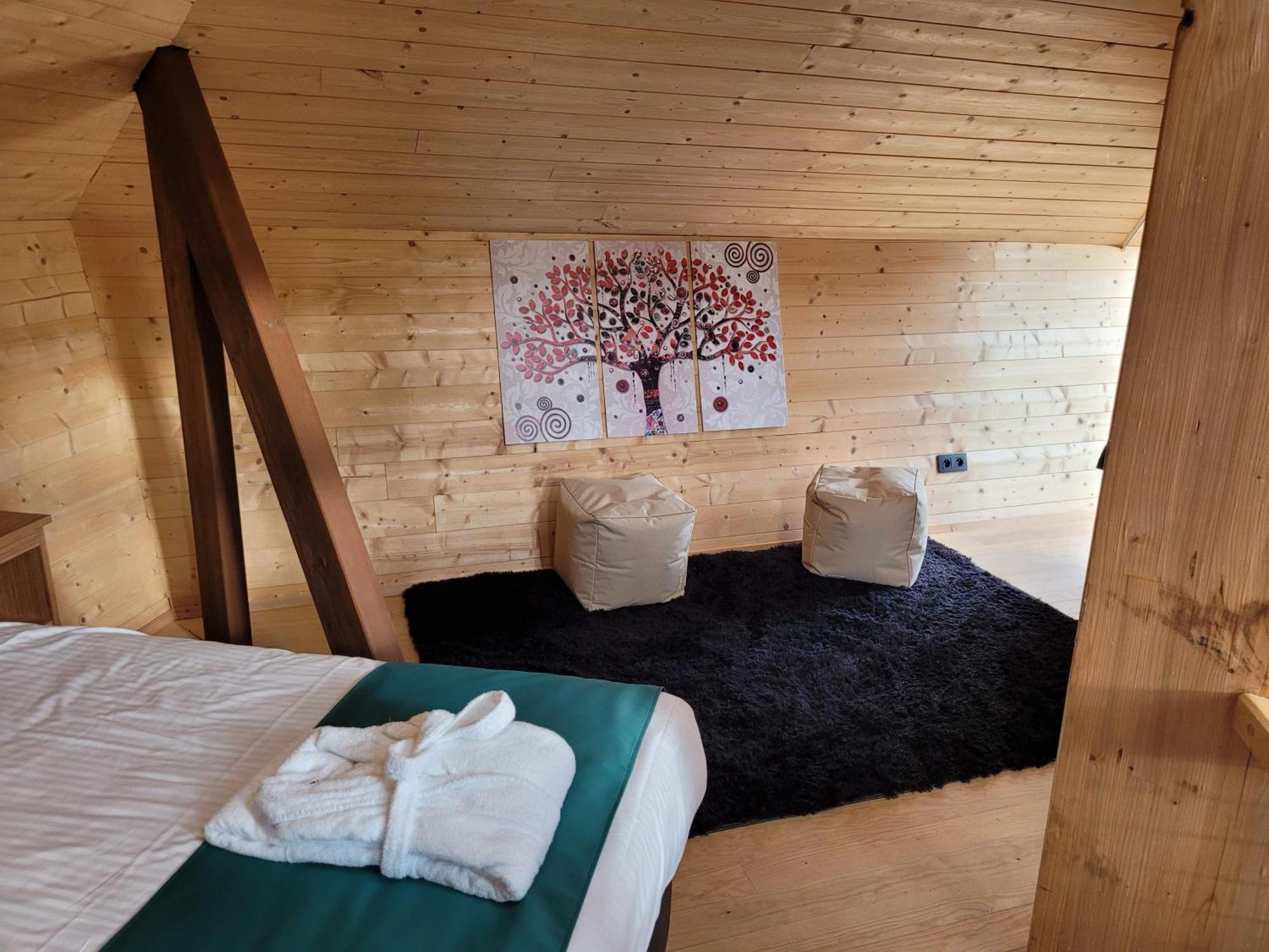 Utopia Village - Art & Nature Lodges Mons Bagian luar foto
